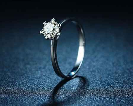 周生生与周大福 珠宝零售双雄的深度解析与选择指南