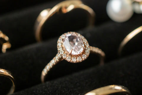 璀璨华章 首饰手镯素材与珠宝首饰零售的艺术与商业交响